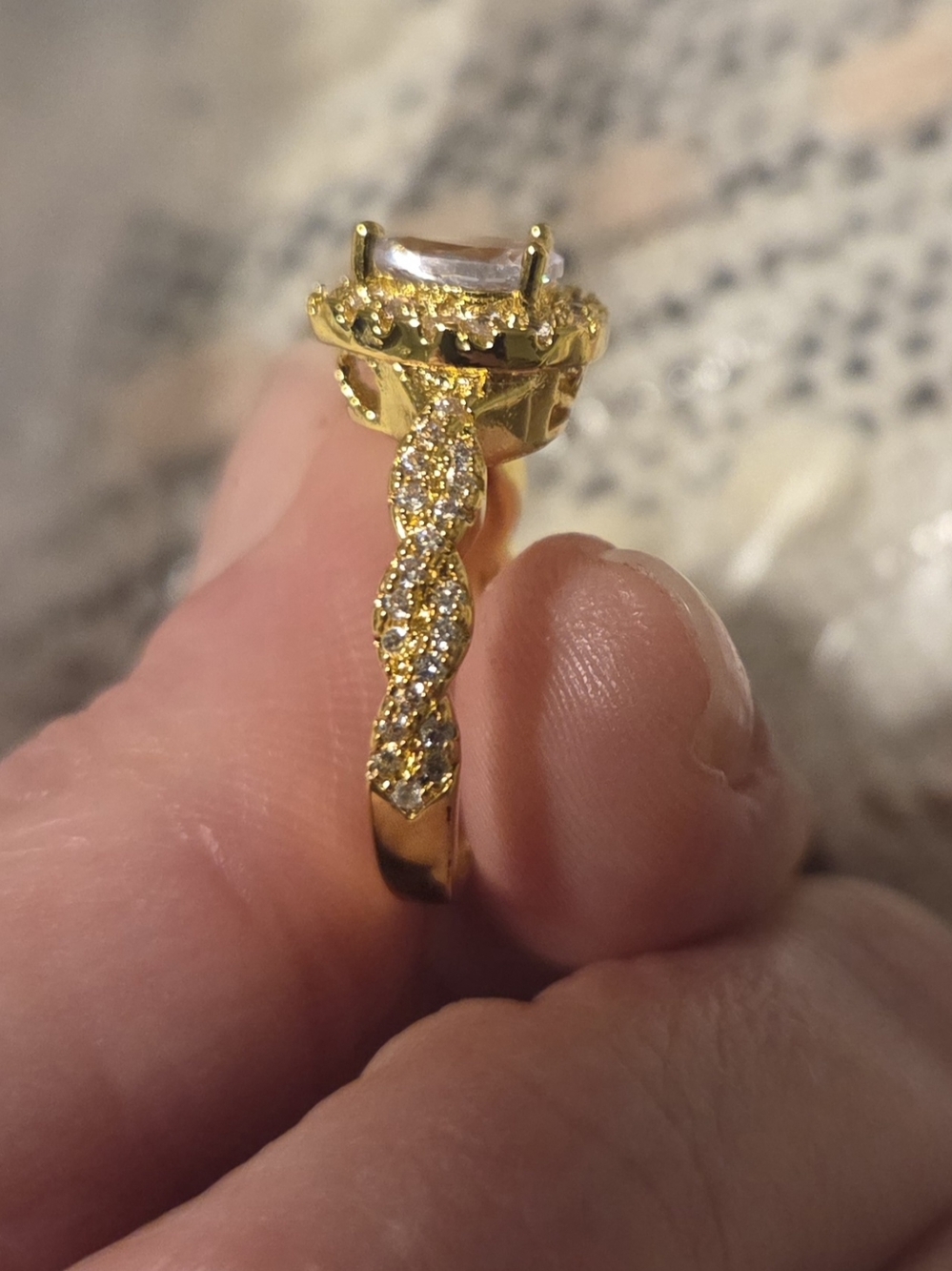 ♡last Call♡ *costume* Gold-Tone Twisted Pavé Ring with Clear Center Stone (Sz7)